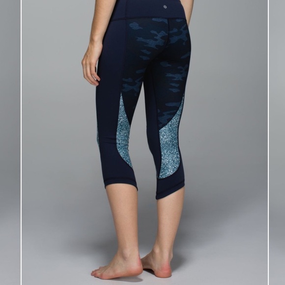 •Lululemon Wunder Under Crop *Full-On Luon• - Picture 4 of 10